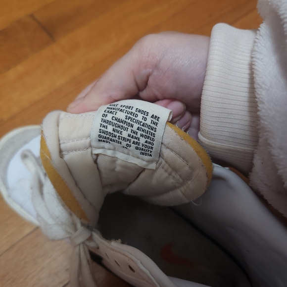 Nike blazers mid 77s size 7.5 only worn twice. - Picture 4 of 7